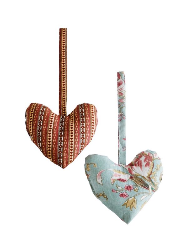 Herzhänger, 2 Stück, dekorative Herzen aus Stoff, Vintage, Füllung aus 100% Polyester, Maße ca. 13x13 cm
