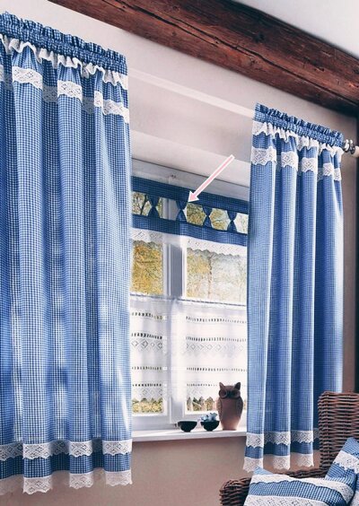 Bogengardine, Panneaux, mit Stangendurchzug, Farbe Blau, Design Kariert, Landhaus-Stil, Häkelmuster, Waschbar, Maße HxB 25x90 cm